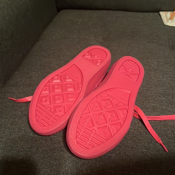 Dark pink Converse All Stars NWOT girls size 1 - Picture 2 of 6